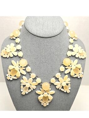 [J. CREW] Cream & White Fan Statement Necklace